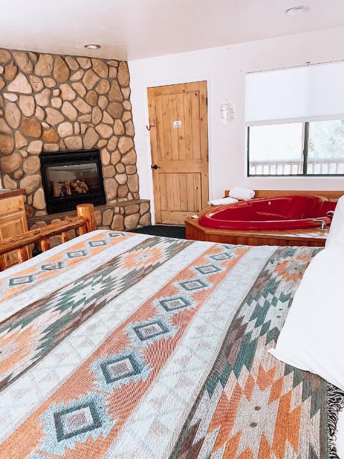 Creekside Lodge And Cabins Mayer Esterno foto